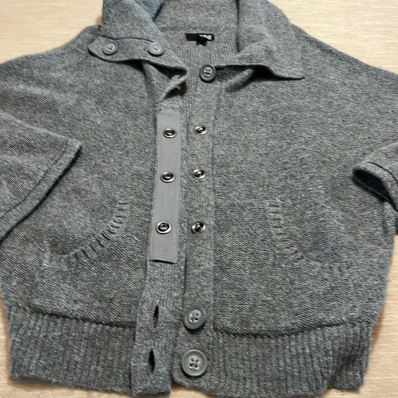 LIKE NEW A.N.A. Gray cardigan sweater 3/4 sleeves 2 pockets in front size Large - Picture 8 of 11